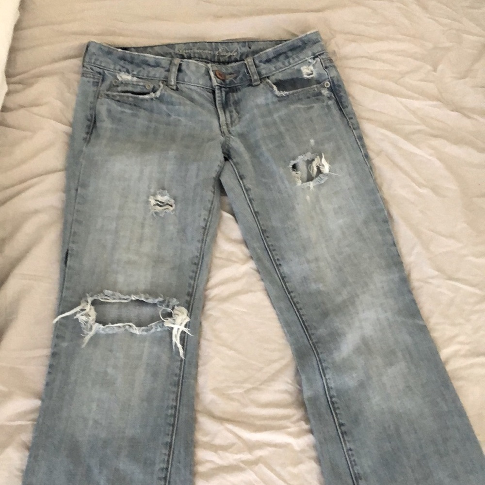Destroyed bell bottom jeans AE size 2 - used